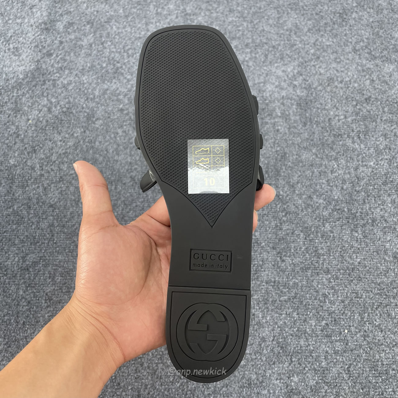 Gucci Interlocking G Flat Bottom Rubber Slipper (2) - www.newkick.vip